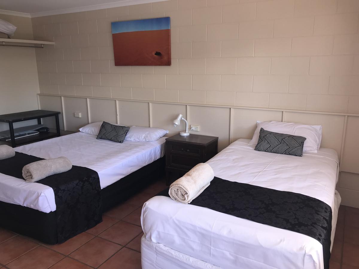 Longreach Most Central Motel Exterior photo