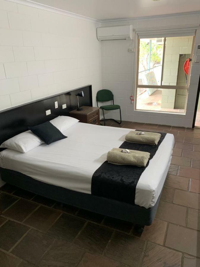 Longreach Most Central Motel Exterior photo